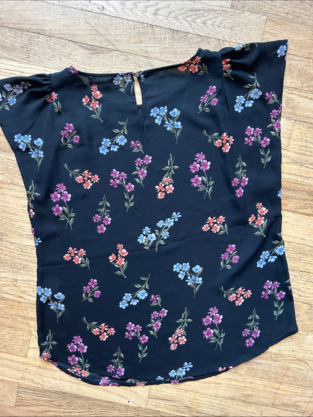 🌸3 FOR $20🌸 Philosophy Black Floral Flutter-Sleeve Blouse - Picture 5 of 8